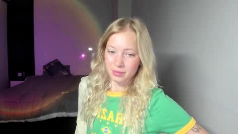 Snapshot of e___lisa chatting on February 2025 03:15:01 AM fansly - yourbestbaby online show from February 2025 03:15:01 AM