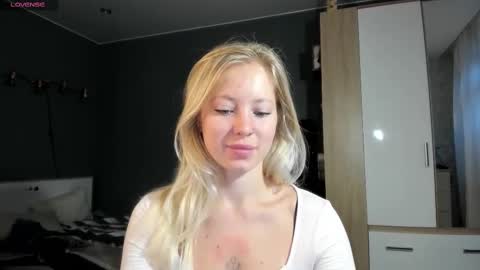 Snapshot of e___lisa chatting on March 2025 05:03:02 AM fansly - yourbestbaby online show from March 2025 05:03:02 AM