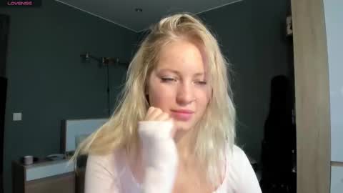 Snapshot of e___lisa chatting on March 2025 07:05:02 AM fansly - yourbestbaby online show from March 2025 07:05:02 AM