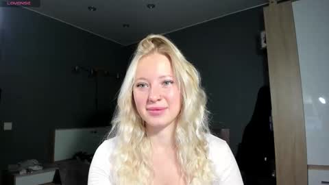 Snapshot of e___lisa chatting on March 2025 04:07:01 AM fansly - yourbestbaby online show from March 2025 04:07:01 AM