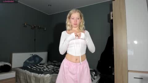 Snapshot of e___lisa chatting on March 2025 04:08:02 AM fansly - yourbestbaby online show from March 2025 04:08:02 AM