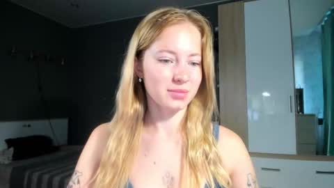 Snapshot of e___lisa chatting on September 2025 04:01:02 AM fansly - yourbestbaby online show from September 2025 04:01:02 AM