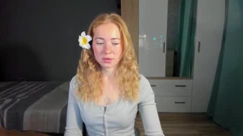 Snapshot of e___lisa chatting on September 2025 03:52:02 AM fansly - yourbestbaby online show from September 2025 03:52:02 AM