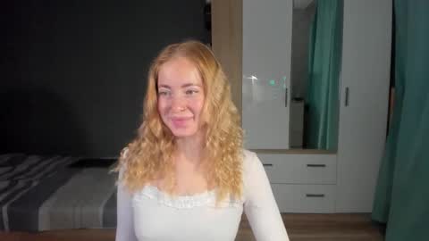 Snapshot of e___lisa chatting on October 2025 03:58:02 AM fansly - yourbestbaby online show from October 2025 03:58:02 AM