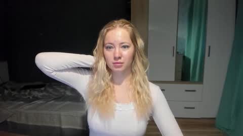 Snapshot of e___lisa chatting on December 2025 08:20:01 AM fansly - yourbestbaby online show from December 2025 08:20:01 AM