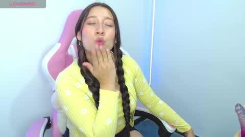 Snapshot of e_mmyy chatting on February 2026 06:46:01 PM emmy 3 online show from February 2026 06:46:01 PM