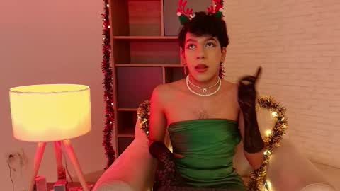 Snapshot of e_r_o_s_ chatting on November 2025 10:23:01 PM John online show from November 2025 10:23:01 PM