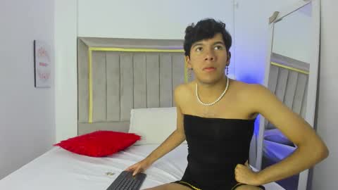 Snapshot of e_r_o_s_ chatting on November 2025 02:59:01 AM John online show from November 2025 02:59:01 AM