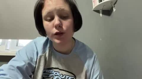 Snapshot of earthascritchfield chatting on April 2026 04:01:01 PM Rina online show from April 2026 04:01:01 PM