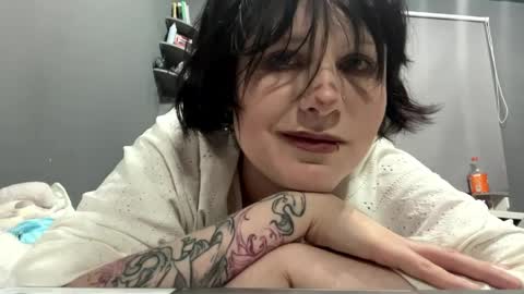 Snapshot of earthascritchfield chatting on April 2026 06:10:01 PM Rina online show from April 2026 06:10:01 PM