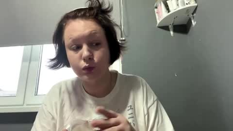 Snapshot of earthascritchfield chatting on April 2026 03:58:02 PM Rina online show from April 2026 03:58:02 PM