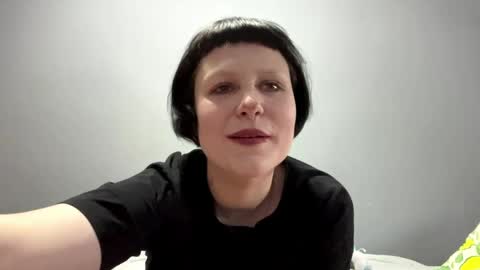 Snapshot of earthascritchfield chatting on May 2026 04:04:02 PM Rina online show from May 2026 04:04:02 PM