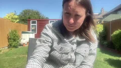 Nadia Ferreira  online show from April 2026 12:28:02 PM
