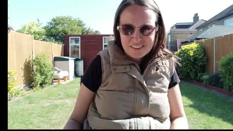 Nadia Ferreira  online show from April 2026 09:18:01 AM