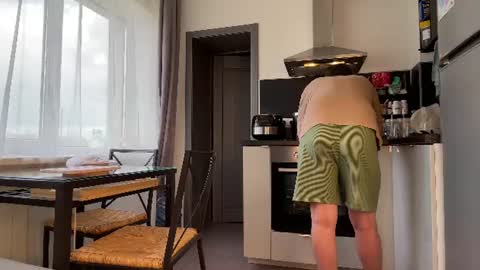 Custom content and video calls are available as well  online show from June 2026 10:15:01 AM