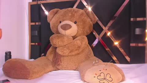 Snapshot of ebony_beautifull chatting on February 2025 01:59:02 AM Luci online show from February 2025 01:59:02 AM