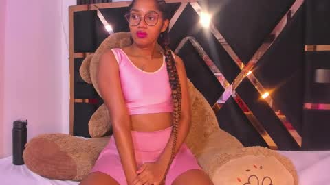 Snapshot of ebony_beautifull chatting on February 2025 01:47:02 AM Luci online show from February 2025 01:47:02 AM