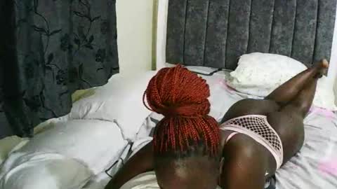 Snapshot of ebony_tasha chatting on February 2025 09:31:01 PM tasha online show from February 2025 09:31:01 PM