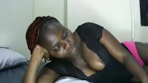 Snapshot of ebony_tasha chatting on February 2025 06:05:01 PM tasha online show from February 2025 06:05:01 PM