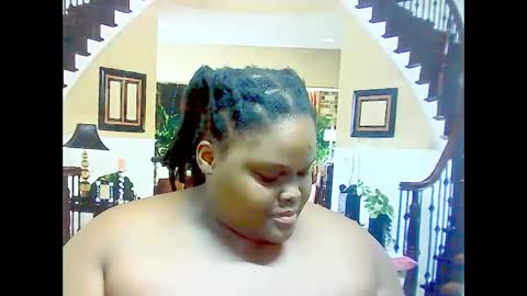 Snapshot of ebonyhotbuns4u2luv chatting on February 2025 10:53:01 PM ebonyhotbuns4u2luv online show from February 2025 10:53:01 PM