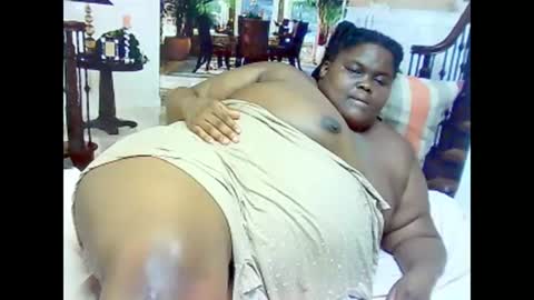 Snapshot of ebonyhotbuns4u2luv chatting on February 2025 06:54:02 PM ebonyhotbuns4u2luv online show from February 2025 06:54:02 PM