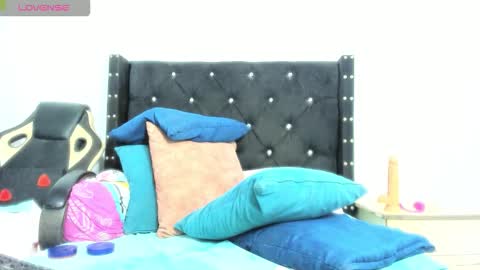 Angela online show from December 2025 09:41:02 PM