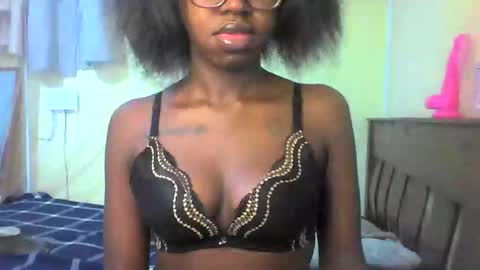 Ebonymuse2 online show from May 2026 10:01:01 AM