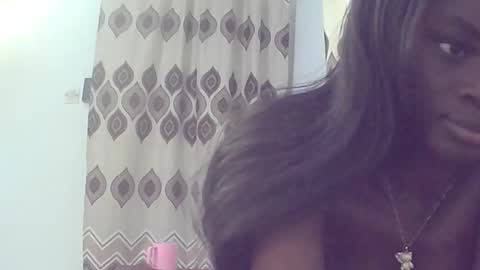 Snapshot of ebonypetiti chatting on October 2025 01:42:02 PM queen online show from October 2025 01:42:02 PM