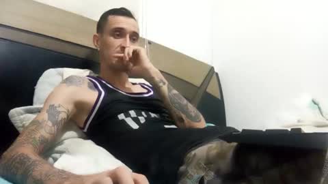 Snapshot of ed_big_cock chatting on November 2025 04:29:02 PM Edd Gallego online show from November 2025 04:29:02 PM