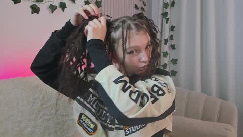 Lisa  online show from January 2025 11:37:02 PM