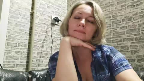 Snapshot of edithmanning chatting on December 2024 05:51:02 PM edithmanning online show from December 2024 05:51:02 PM