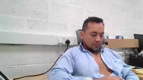 Snapshot of edwill13 chatting on February 2026 09:15:01 AM EdM online show from February 2026 09:15:01 AM