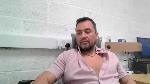 Snapshot of edwill13 chatting on February 2026 10:01:02 AM EdM online show from February 2026 10:01:02 AM