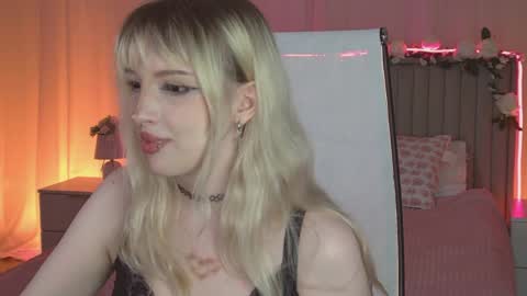 EVA NON NUDE online show from March 2026 04:41:01 PM