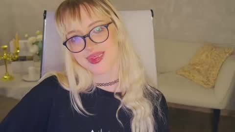 EVA NON NUDE online show from May 2026 04:33:01 PM