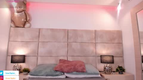 Eevee online show from December 2025 01:43:01 AM