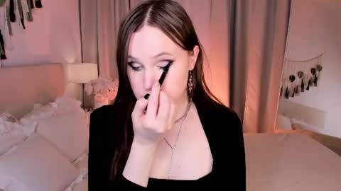 Effie Mur online show from June 2026 10:13:02 PM