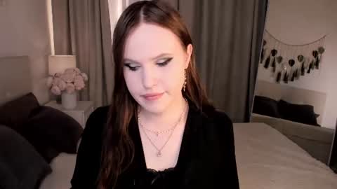 Effie Mur online show from June 2026 09:52:01 PM