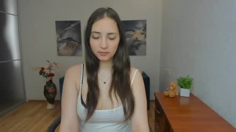 Effy Royse online show from May 2026 05:35:02 AM