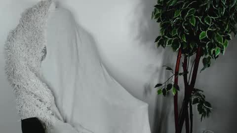 Snapshot of eileenmoores chatting on October 2025 08:12:02 AM eileenmoores online show from October 2025 08:12:02 AM