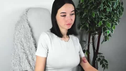 Snapshot of eileenmoores chatting on November 2025 04:20:02 PM eileenmoores online show from November 2025 04:20:02 PM