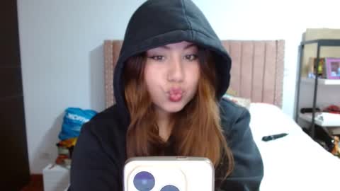 EIMY   MODEL INDEPENDENT online show from March 2025 04:49:01 PM