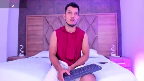 YG COUPLE online show from January 2026 08:55:01 PM