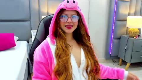 Snapshot of eimyjoness chatting on October 2025 03:40:01 AM EimmyJones online show from October 2025 03:40:01 AM