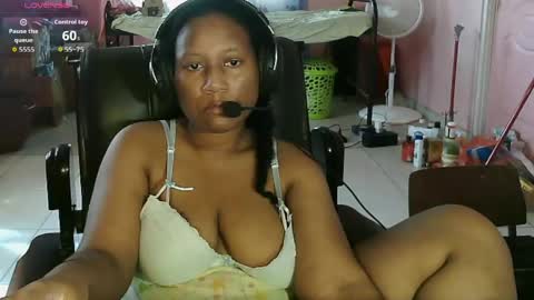 Eirondra Valeen online show from May 2026 06:15:02 PM