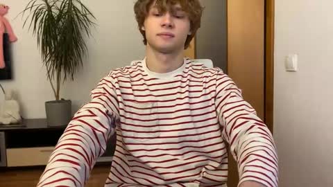 Snapshot of eitanhere chatting on December 2024 02:33:01 PM Eitan online show from December 2024 02:33:01 PM