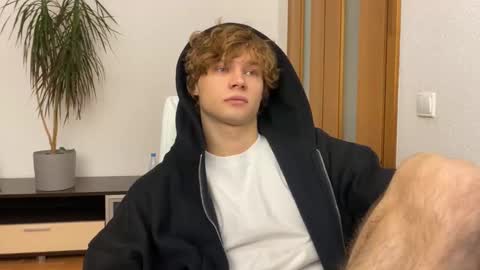 Snapshot of eitanhere chatting on December 2024 02:22:01 PM Eitan online show from December 2024 02:22:01 PM