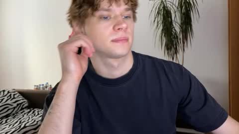 Snapshot of eitanhere chatting on February 2025 12:24:01 PM Eitan online show from February 2025 12:24:01 PM