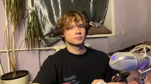 Snapshot of eitanhere chatting on October 2025 03:45:02 PM Eitan online show from October 2025 03:45:02 PM