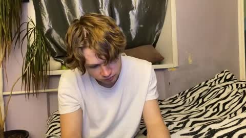 Snapshot of eitanhere chatting on October 2025 04:07:02 PM Eitan online show from October 2025 04:07:02 PM